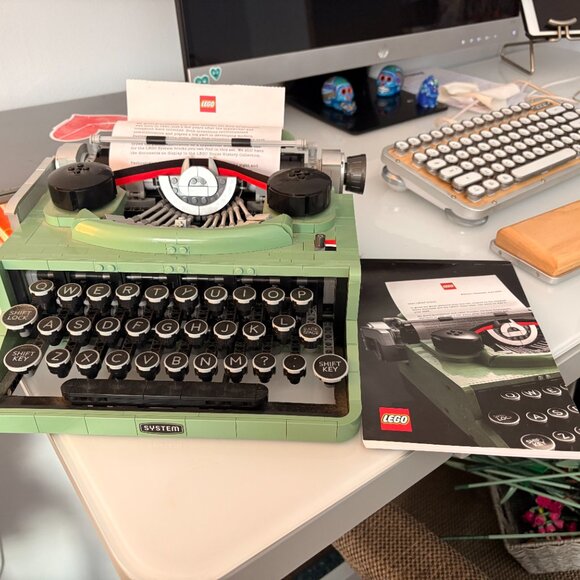 Lego Typewriter Set - Picture 2 of 11
